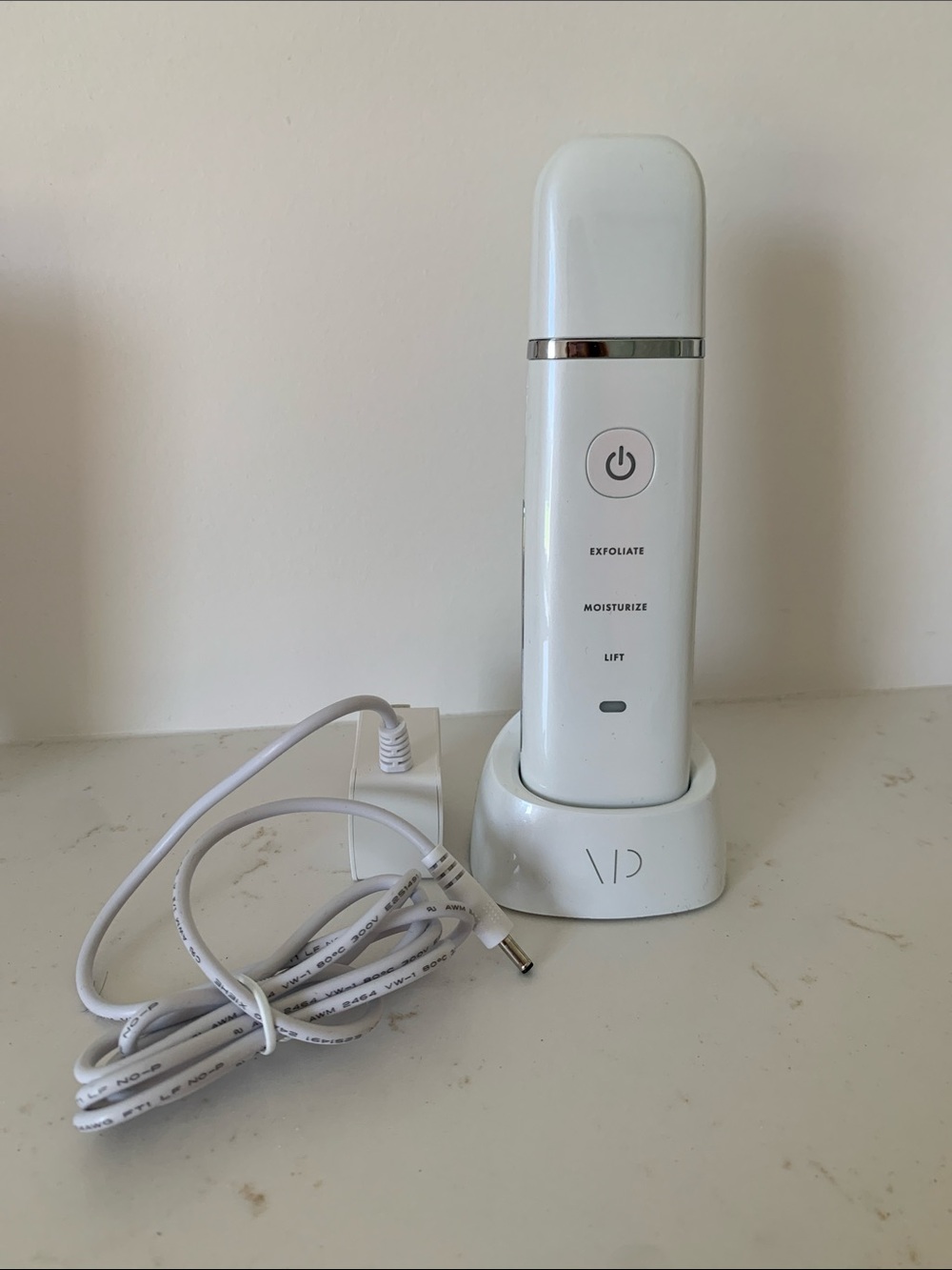White Facial Ultrasonic Skin Spatula with Charging Base